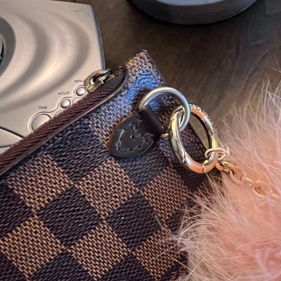 Louis Vuitton wristlet - Picture 6 of 15